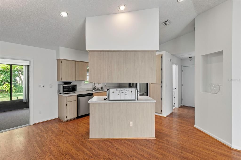 Active With Contract: $239,900 (2 beds, 2 baths, 1245 Square Feet)