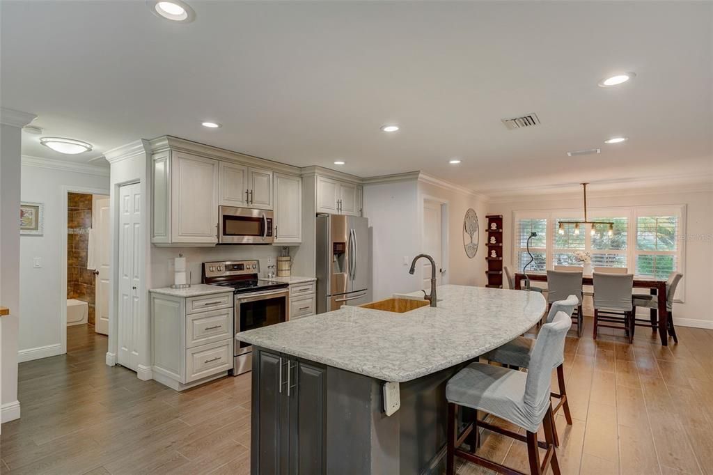 Active With Contract: $549,900 (3 beds, 2 baths, 1724 Square Feet)