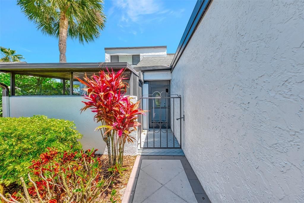 Active With Contract: $2,700 (3 beds, 2 baths, 1635 Square Feet)