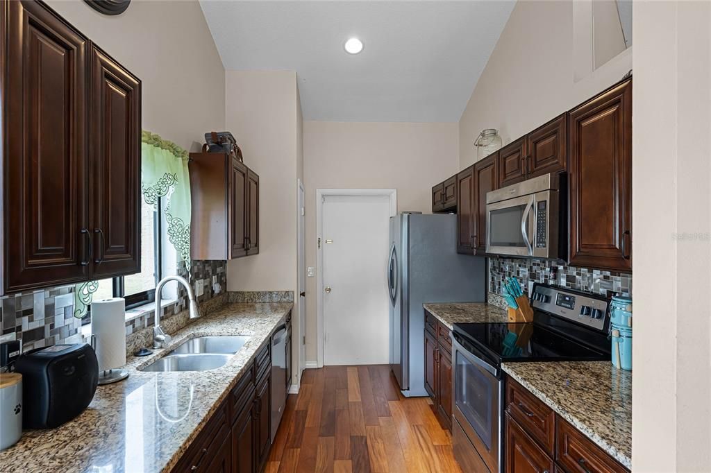 For Sale: $390,000 (3 beds, 2 baths, 1299 Square Feet)