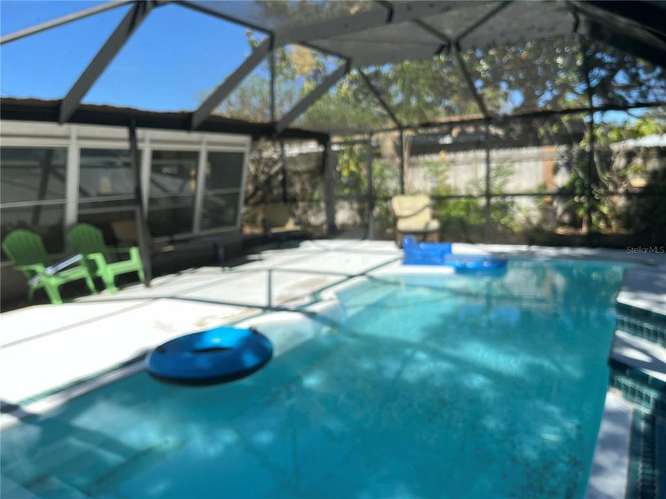 Active With Contract: $425,000 (2 beds, 2 baths, 995 Square Feet)