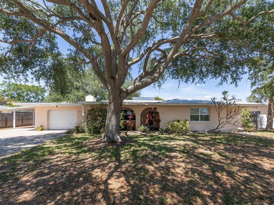 For Sale: $899,000 (3 beds, 2 baths, 1700 Square Feet)