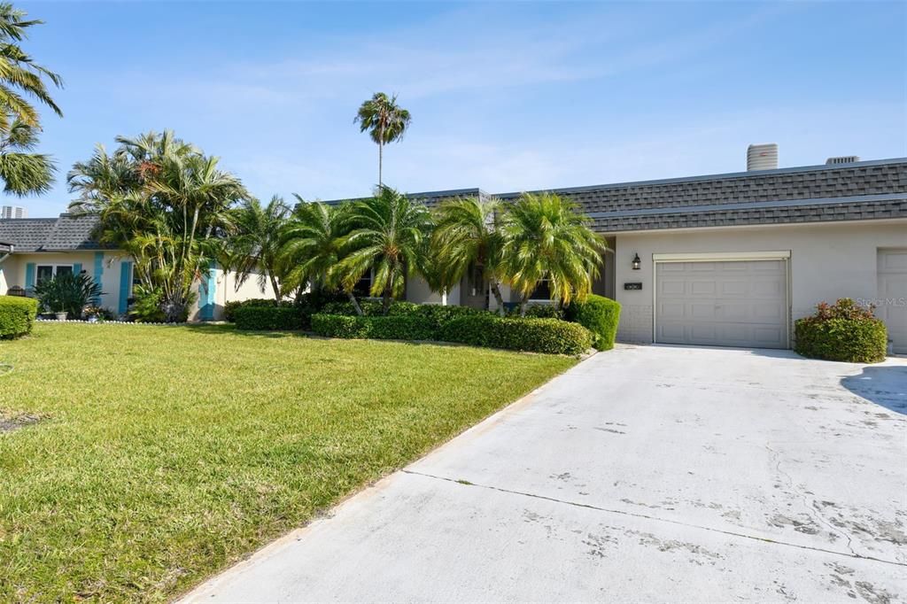 Recently Sold: $330,000 (2 beds, 2 baths, 1350 Square Feet)