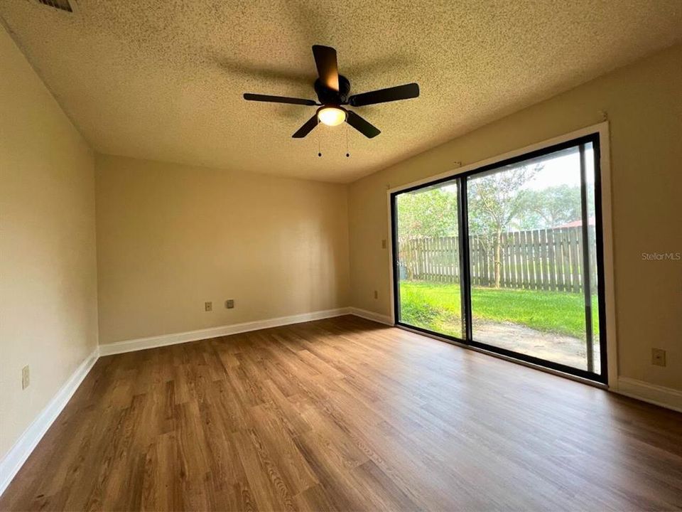 Recently Rented: $1,475 (2 beds, 1 baths, 938 Square Feet)