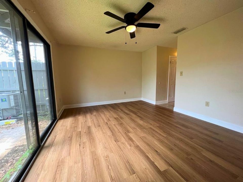 Recently Rented: $1,475 (2 beds, 1 baths, 938 Square Feet)