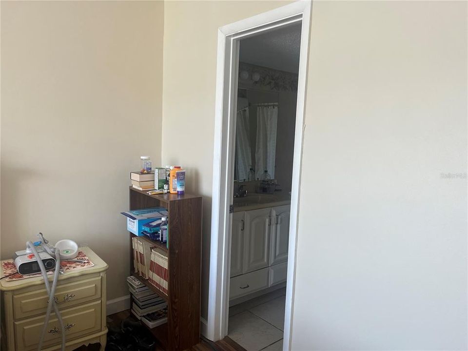 For Sale: $189,500 (2 beds, 2 baths, 902 Square Feet)
