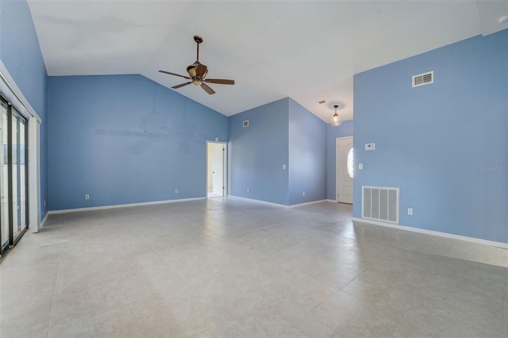 For Sale: $429,900 (2 beds, 2 baths, 2207 Square Feet)