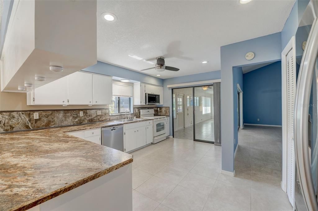 For Sale: $429,900 (2 beds, 2 baths, 2207 Square Feet)