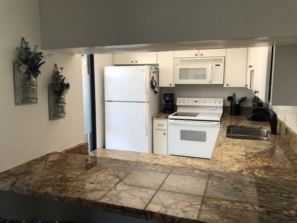 For Sale: $310,000 (2 beds, 2 baths, 1044 Square Feet)