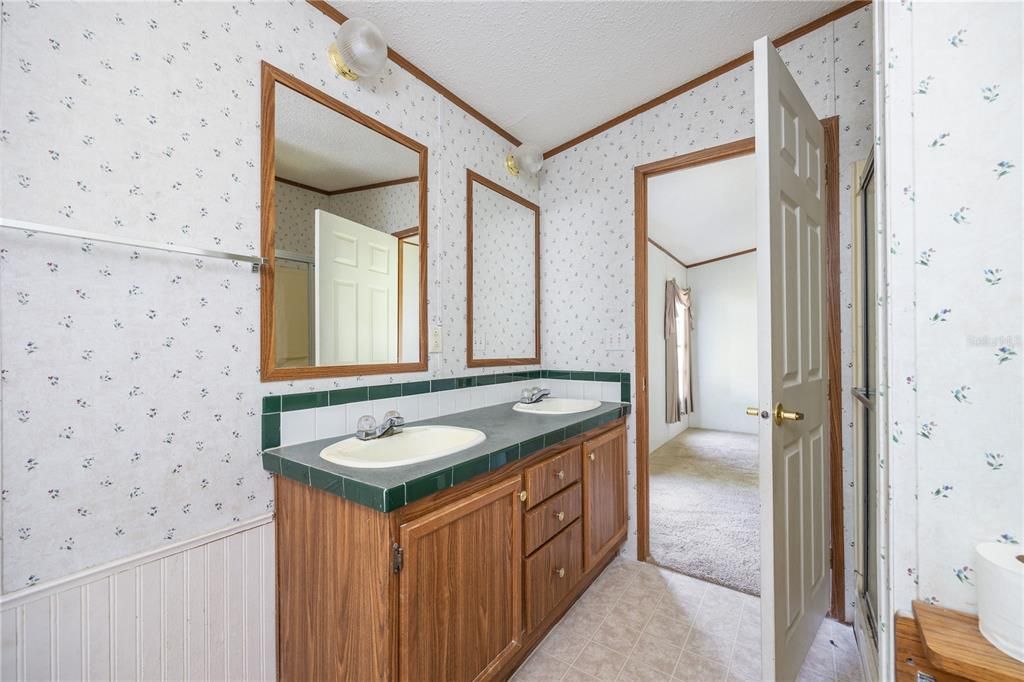 待售: $257,500 (0 贝兹, 0 浴室, 1296 平方英尺)