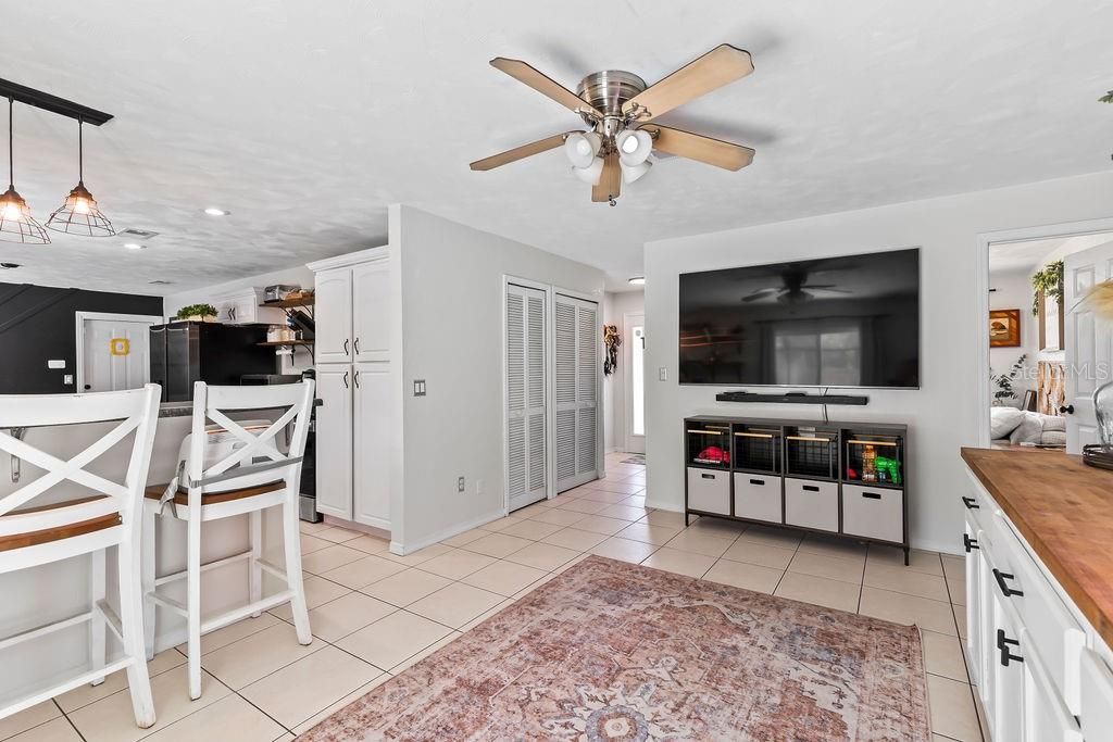 For Sale: $369,000 (3 beds, 2 baths, 1463 Square Feet)