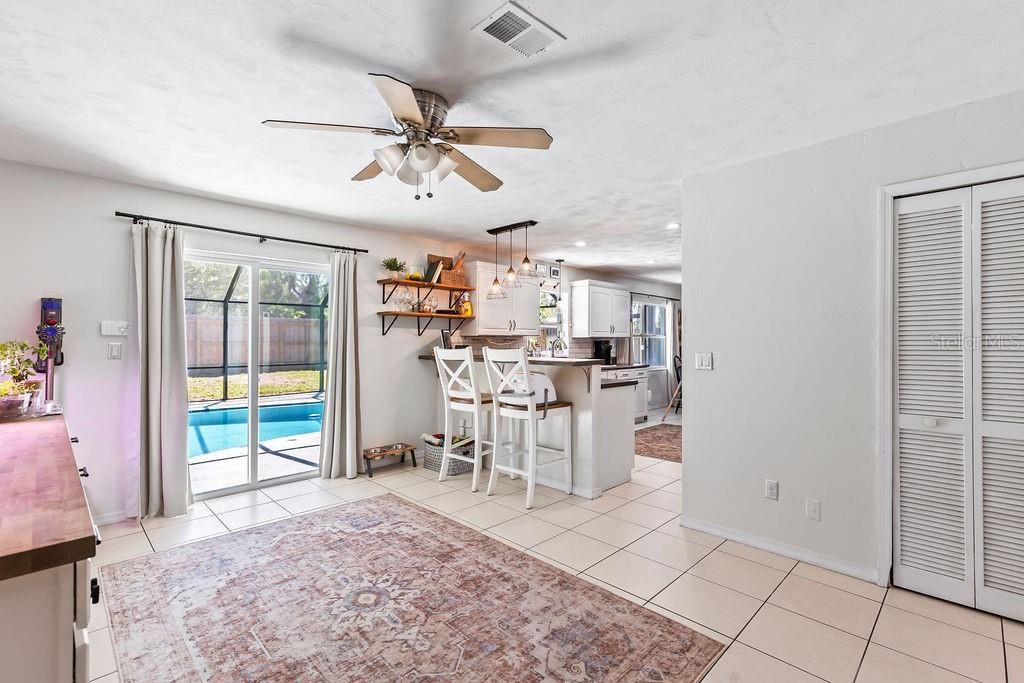 Active With Contract: $369,000 (3 beds, 2 baths, 1463 Square Feet)