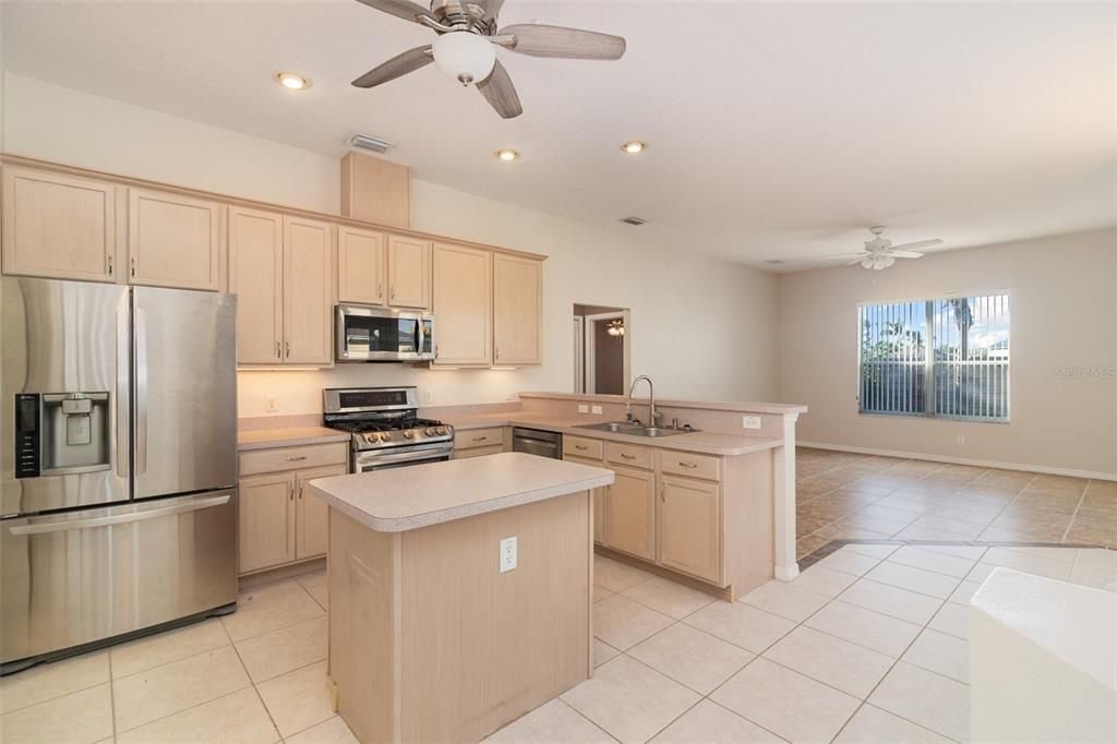 For Sale: $480,000 (3 beds, 2 baths, 1968 Square Feet)