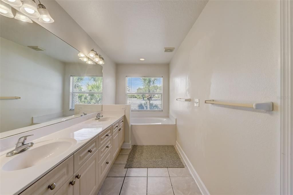 For Sale: $349,900 (3 beds, 2 baths, 1562 Square Feet)