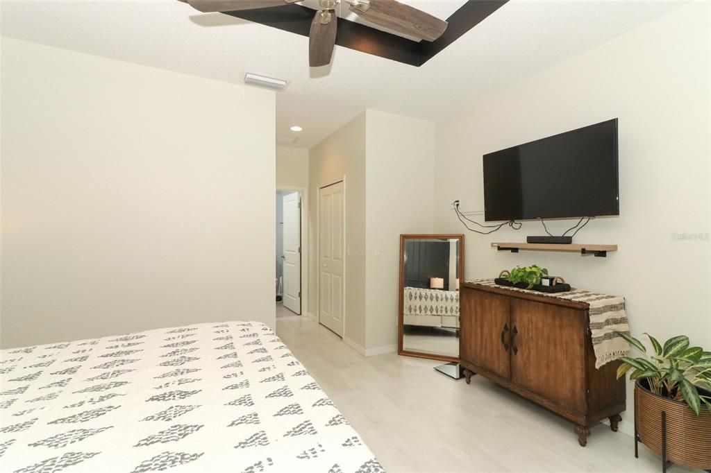 Active With Contract: $310,000 (3 beds, 2 baths, 1545 Square Feet)