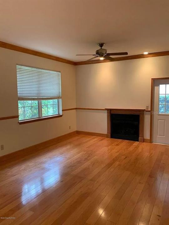 Recently Rented: $2,400 (3 beds, 2 baths, 2255 Square Feet)