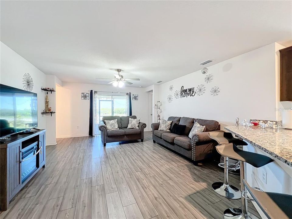 For Sale: $298,995 (3 beds, 2 baths, 1563 Square Feet)