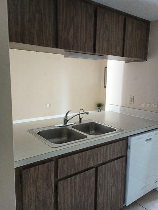 For Sale: $149,000 (2 beds, 1 baths, 1114 Square Feet)