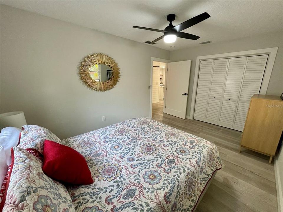 Active With Contract: $2,200 (2 beds, 1 baths, 1272 Square Feet)