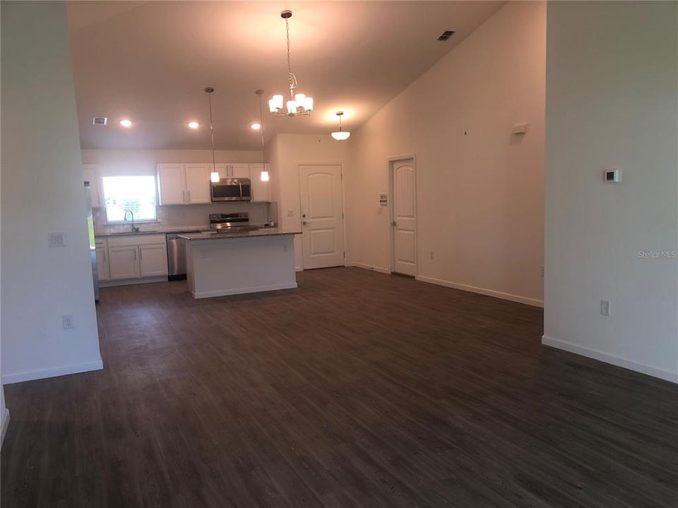 For Rent: $1,950 (3 beds, 2 baths, 1500 Square Feet)