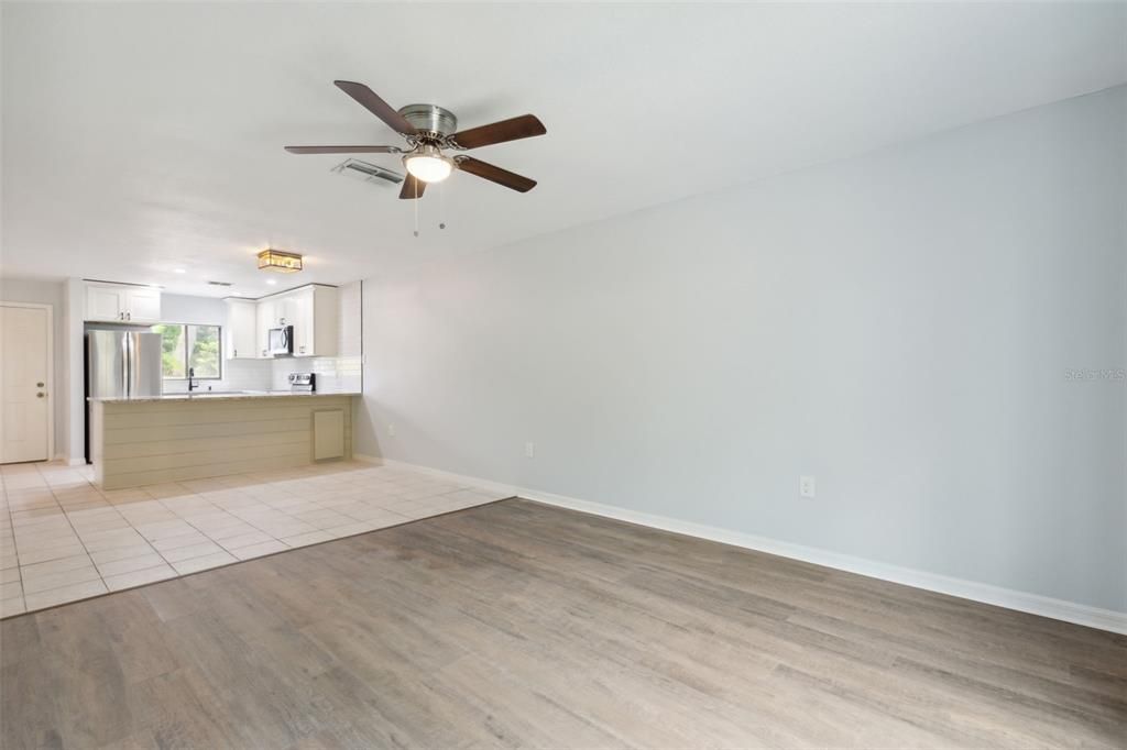 For Sale: $349,000 (2 beds, 2 baths, 1127 Square Feet)