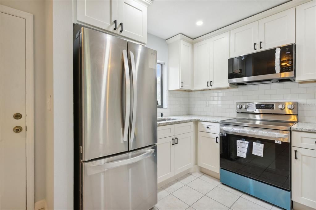 For Sale: $349,000 (2 beds, 2 baths, 1127 Square Feet)
