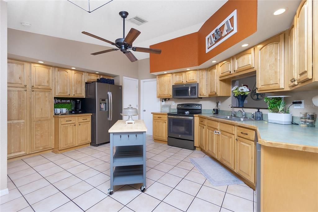 For Sale: $349,000 (3 beds, 2 baths, 1422 Square Feet)