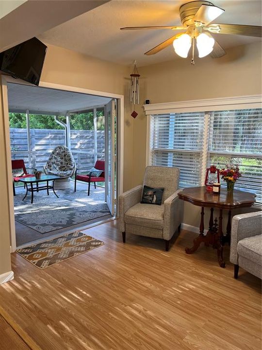 Active With Contract: $2,550 (3 beds, 2 baths, 1694 Square Feet)