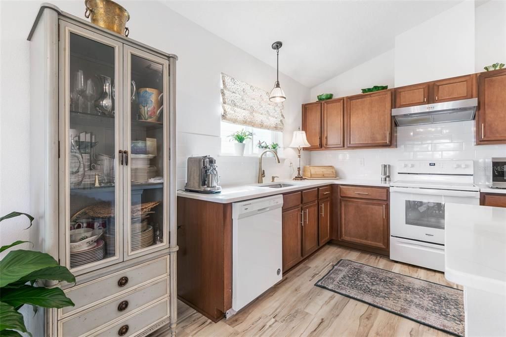 Activo con contrato: $385,000 (3 camas, 2 baños, 1542 Pies cuadrados)