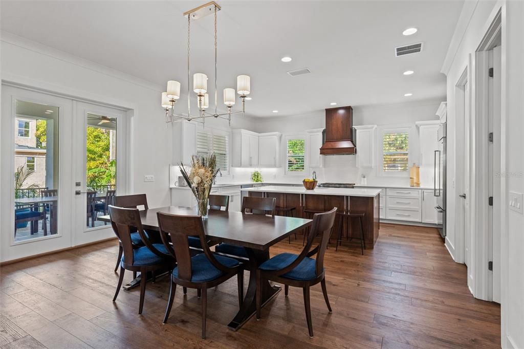 Recently Sold: $2,650,000 (5 beds, 3 baths, 4049 Square Feet)