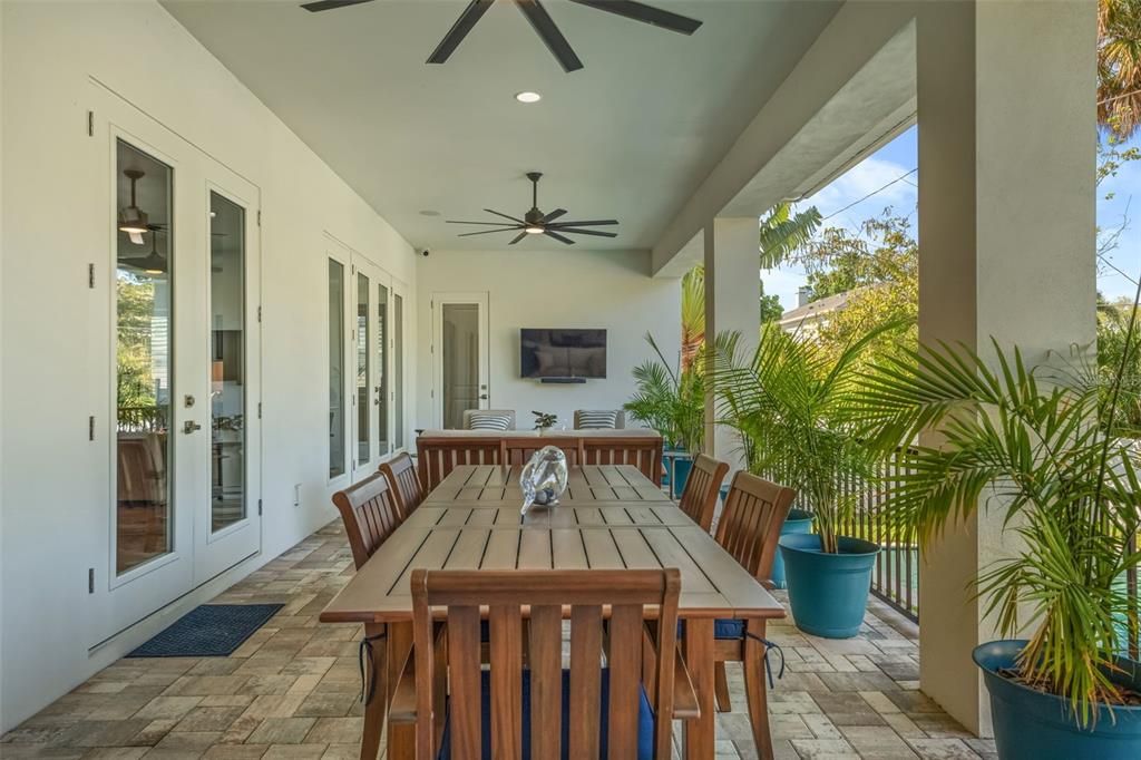 Recently Sold: $2,650,000 (5 beds, 3 baths, 4049 Square Feet)