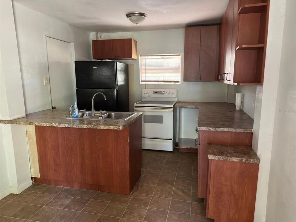 For Sale: $134,900 (2 beds, 1 baths, 800 Square Feet)