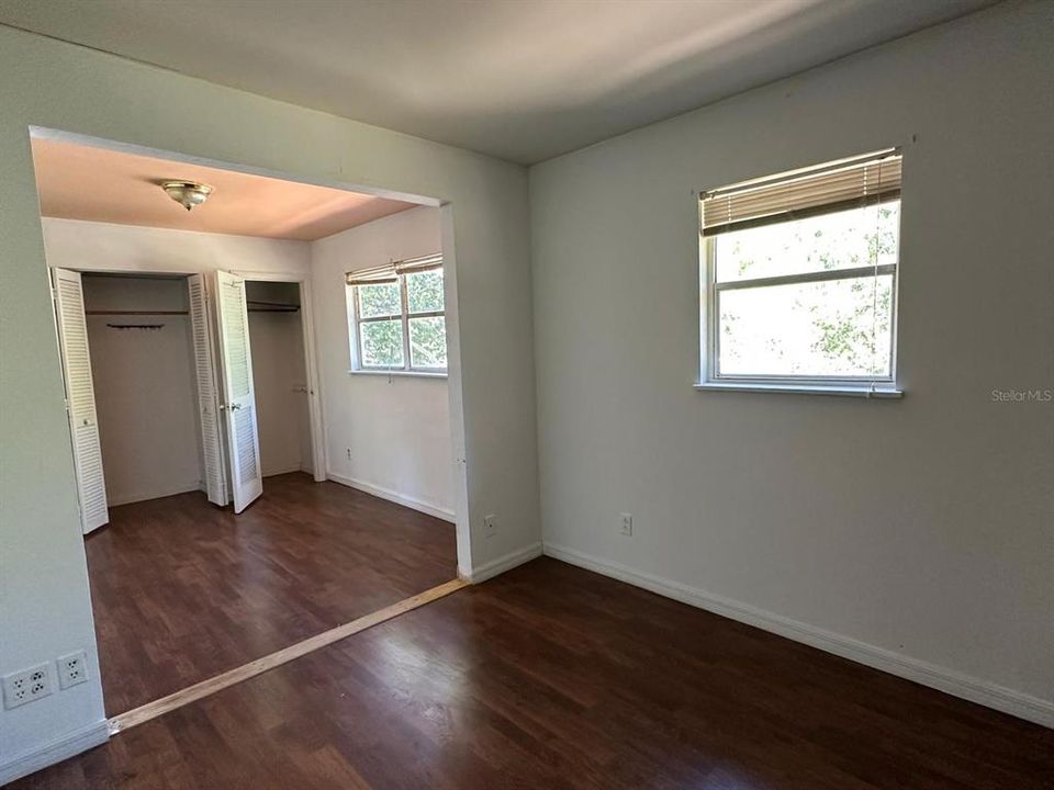 For Sale: $134,900 (2 beds, 1 baths, 800 Square Feet)