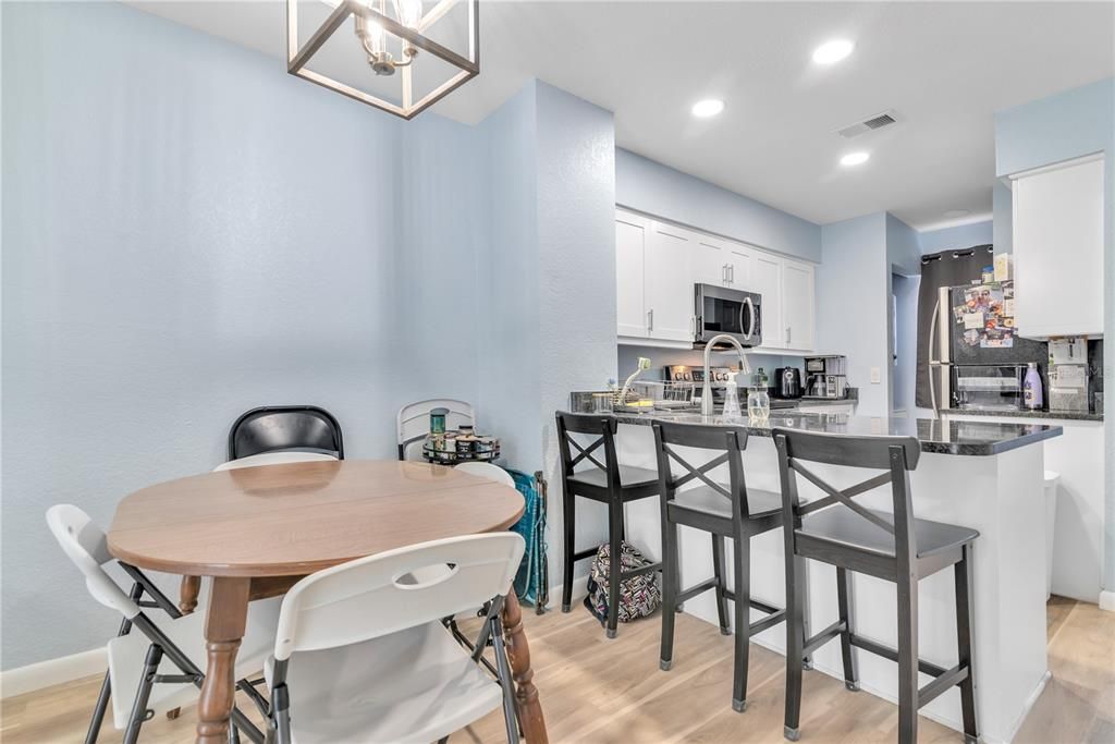 For Sale: $253,500 (2 beds, 2 baths, 1061 Square Feet)