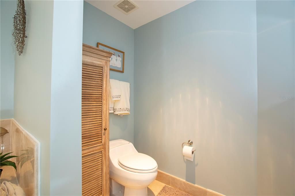 For Sale: $464,900 (2 beds, 2 baths, 1721 Square Feet)