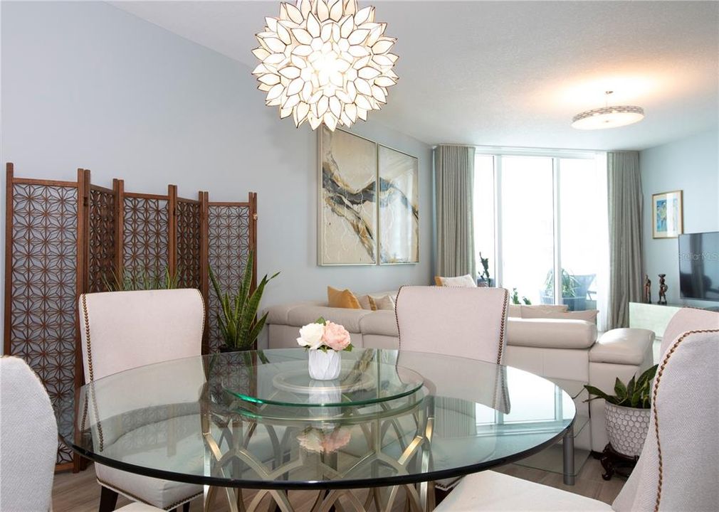 For Sale: $464,900 (2 beds, 2 baths, 1721 Square Feet)