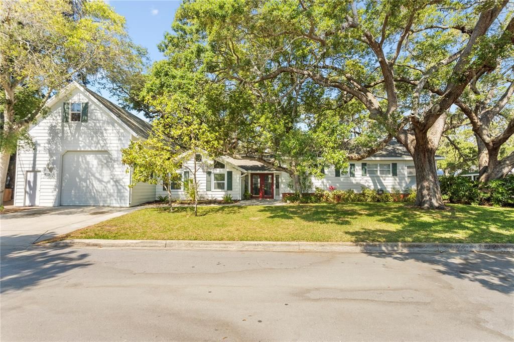 Active With Contract: $1,250,000 (6 beds, 4 baths, 4150 Square Feet)