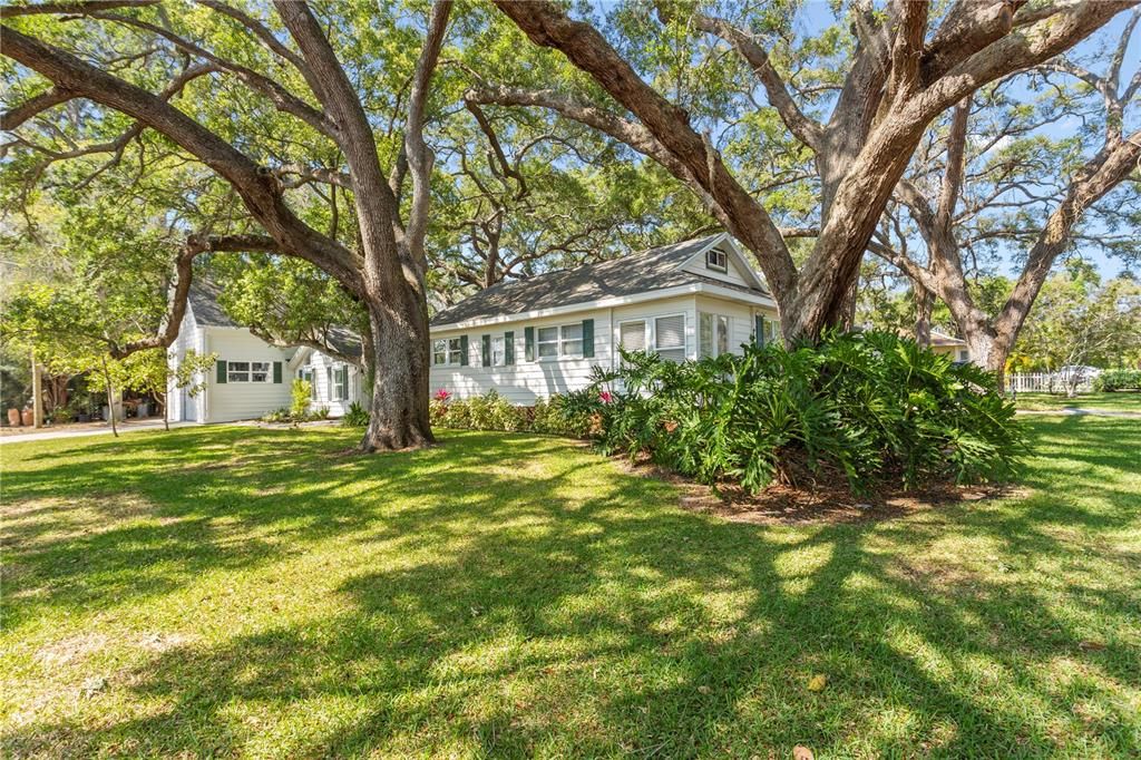 Active With Contract: $1,250,000 (6 beds, 4 baths, 4150 Square Feet)