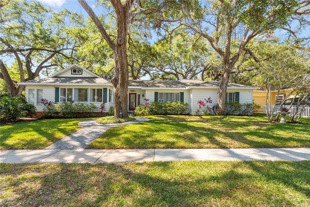 Active With Contract: $1,250,000 (6 beds, 4 baths, 4150 Square Feet)