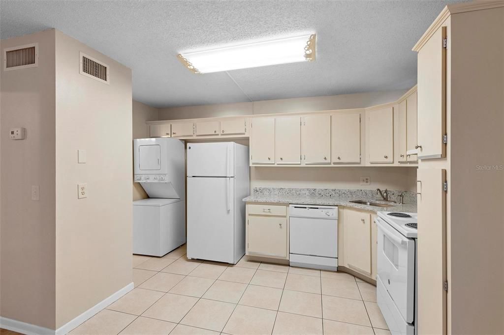 Recently Rented: $1,400 (1 beds, 1 baths, 926 Square Feet)