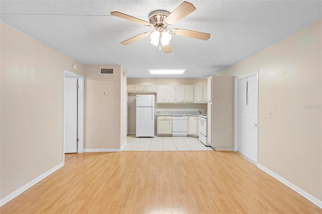 Recently Rented: $1,400 (1 beds, 1 baths, 926 Square Feet)