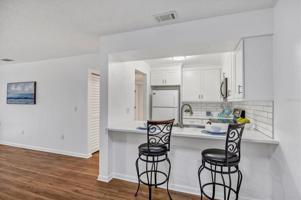 For Sale: $234,900 (2 beds, 2 baths, 888 Square Feet)