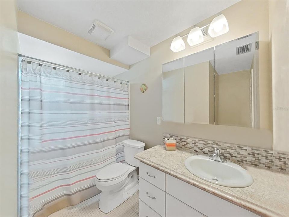 В аренду: $1,900 (2 спален, 2 ванн, 1070 Квадратных фут)