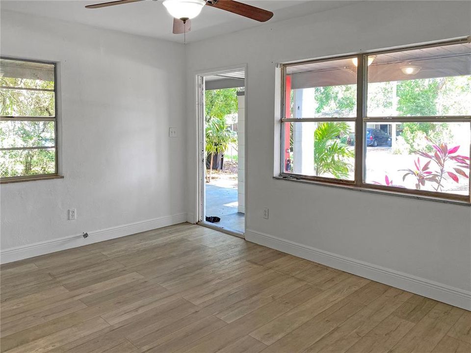 For Sale: $217,000 (3 beds, 1 baths, 960 Square Feet)
