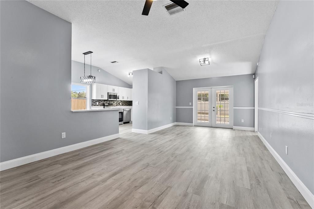 Recently Sold: $365,000 (3 beds, 2 baths, 1216 Square Feet)