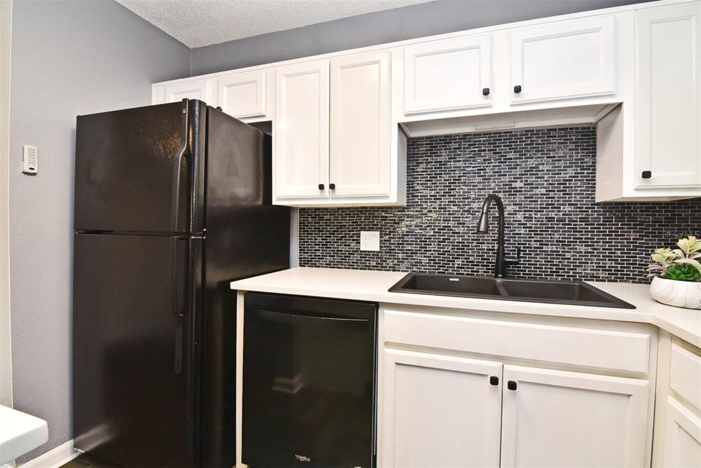 For Sale: $185,000 (2 beds, 1 baths, 867 Square Feet)