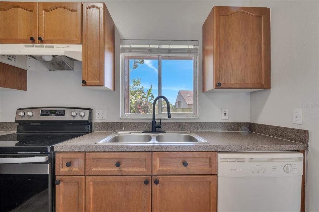 For Sale: $279,987 (2 beds, 2 baths, 1200 Square Feet)