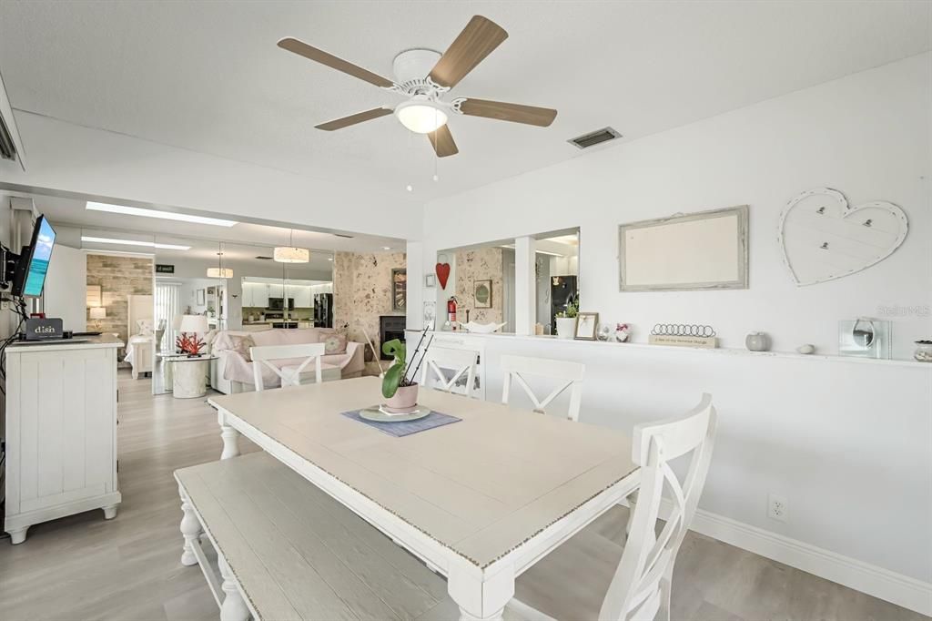Active With Contract: $500,000 (3 beds, 2 baths, 1543 Square Feet)