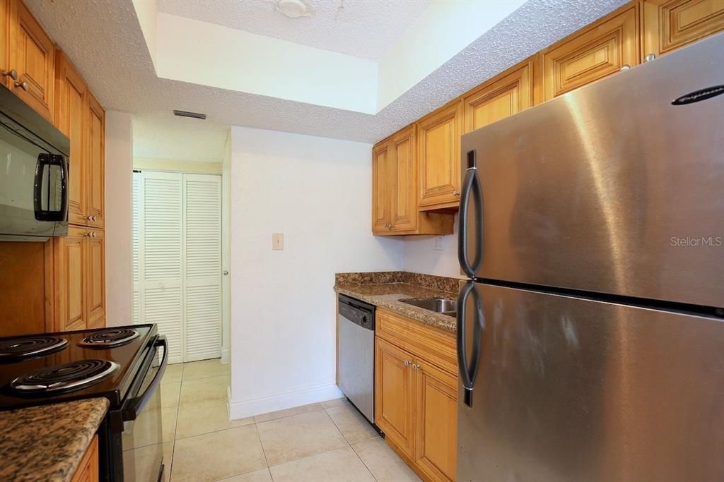 For Sale: $144,000 (2 beds, 2 baths, 976 Square Feet)