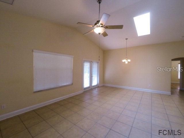 Recently Rented: $1,850 (3 beds, 2 baths, 1786 Square Feet)